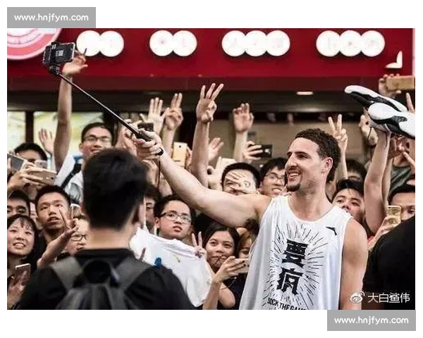 美高怪物内线庆祝太狂放,险些撞飞队友!